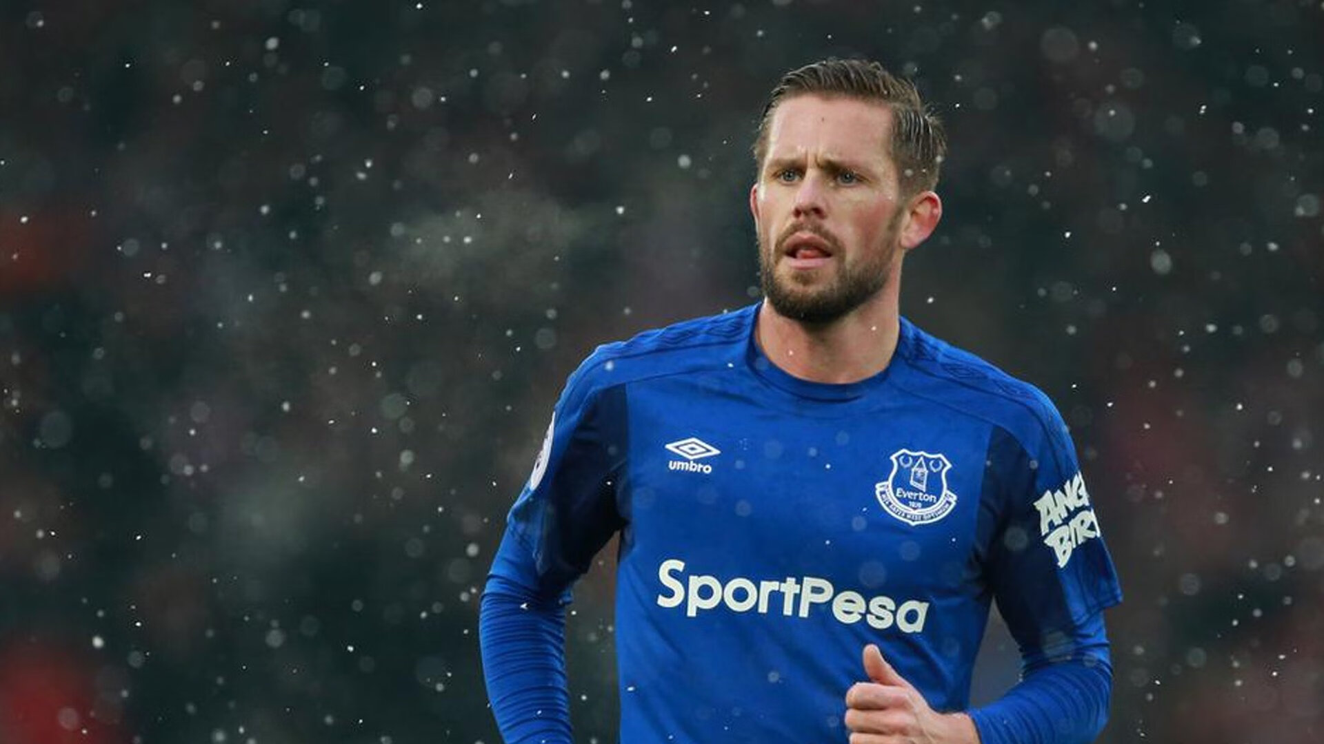 独狼啸天山!爱德华兹轰43+12打崩新疆防阵,骑士加时鏖战诠释何为一夫当关